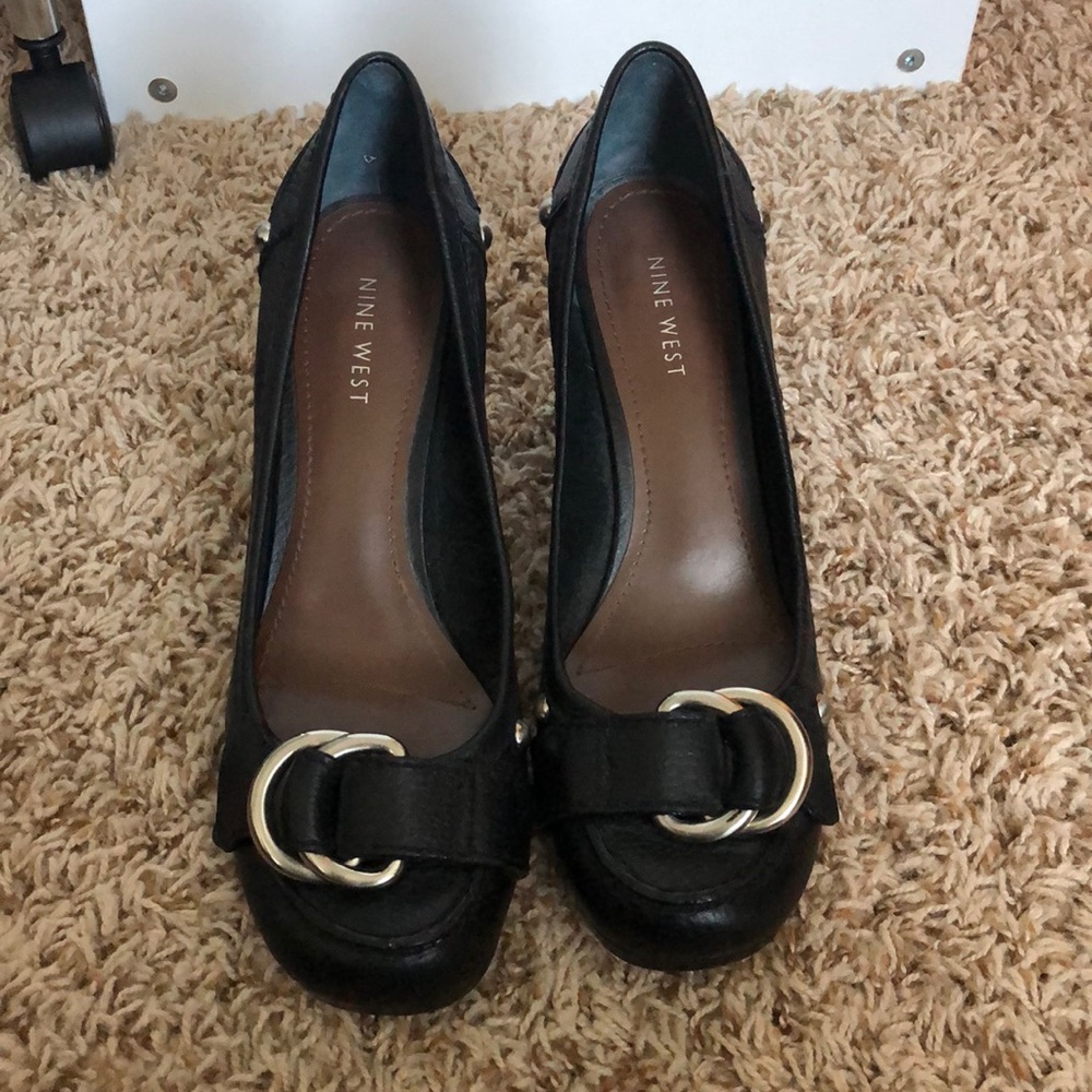 Stylish Buckle Black Pump 8M